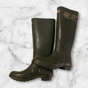 Hunter boots (men’s 8, women’s 10)